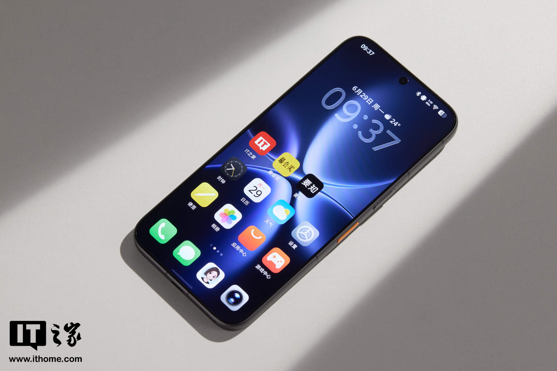 努比亚 NaviX Ultra 手机实拍，搭载豆包手机助手